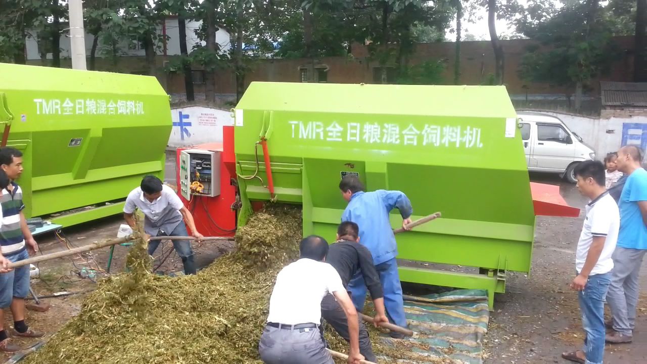TMR全日糧混合機出料視頻[12201509145529GMT]